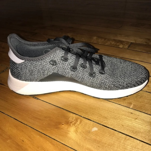 Adidas tennis shoes - Picture 5 of 6